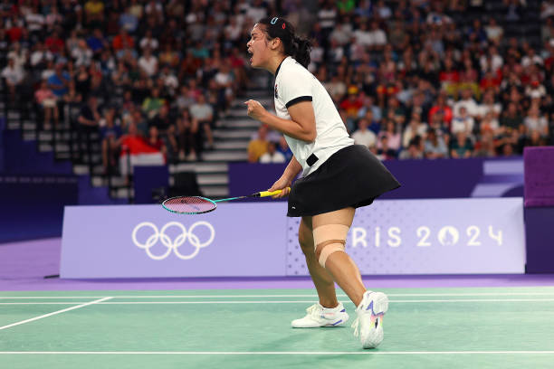 从Yonex到Victor:羽毛球拍巨头Logo的设计哲学