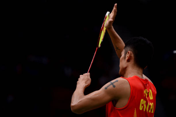 儿童简笔画:如何画一个打羽毛球的小女孩