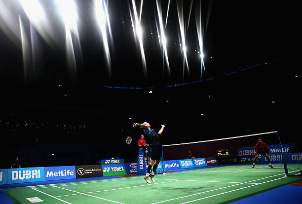 YONEX主题羽毛球馆:专业场地,畅享运动乐趣