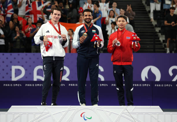 羽毛球单打比赛如何计分?局数、得分规则全解析