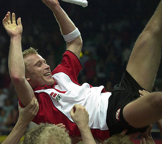 羽毛球双打比赛的发球规则:哪些细节容易被忽略?