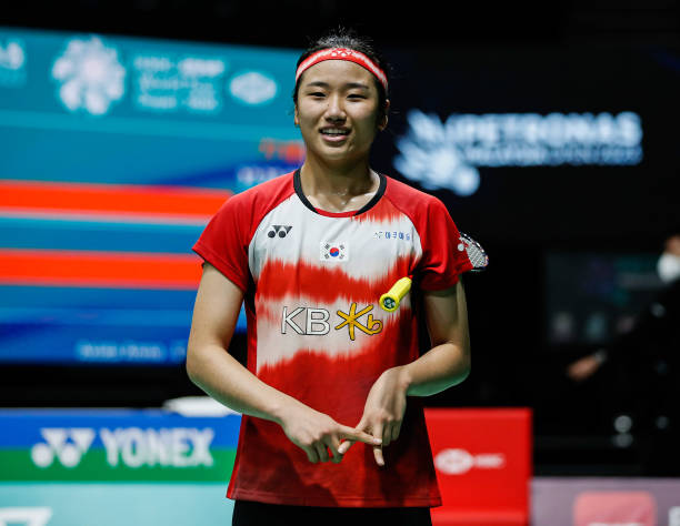 校外人员如何租用学校羽毛球场地?