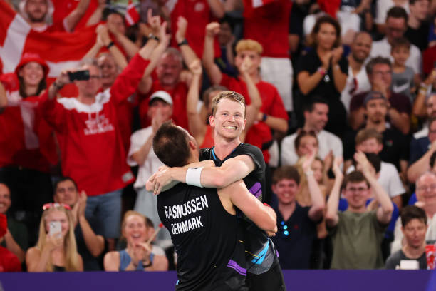 蔡侑玎身高引热议,官方数据VS网友目测