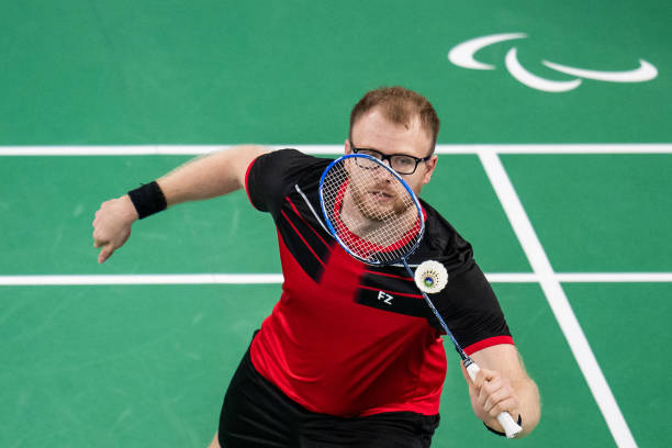 从入门到进阶:经济耐用的羽毛球拍品牌对比