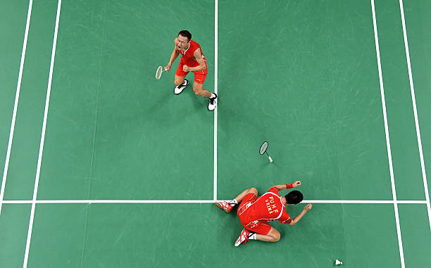 羽毛球捡球技巧:如何优雅又高效地捡球?