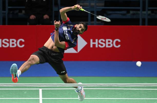 如何练习羽毛球的停顿击球?看完这个视频就懂了