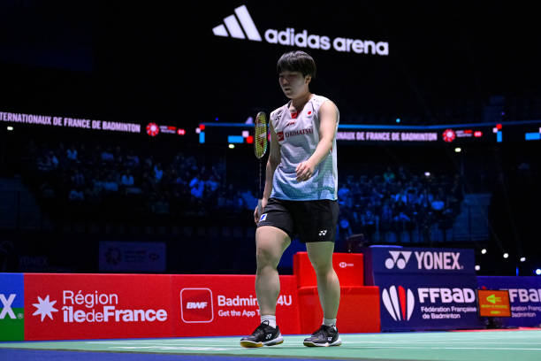 专业羽毛球制作:16根羽毛与两道胶水的严格标准