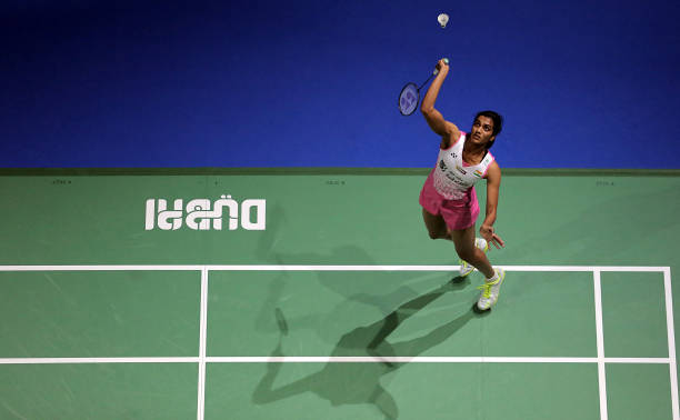 羽毛球扣杀实战应用:标准动作与战术配合技巧