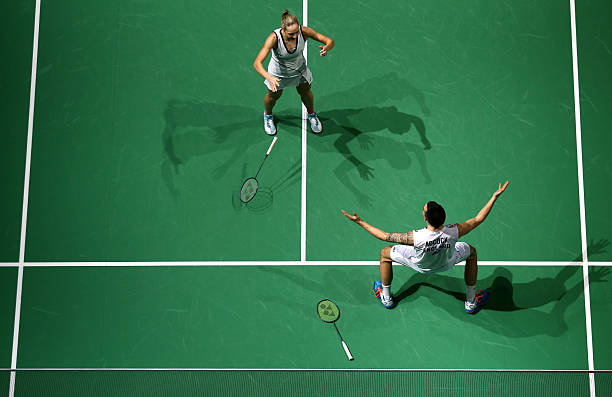 羽毛球场地划分对比赛战术的影响