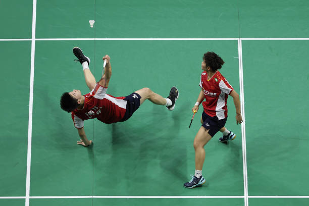 专业测评:尤尼克斯与李宁羽毛球鞋性能大比拼