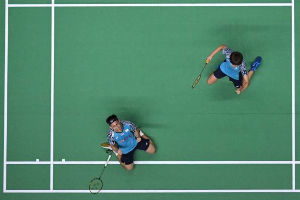 羽毛球双打站位规则:发球与接发球时的易错点