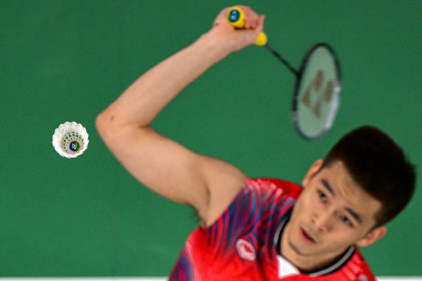 羽毛球扣杀时,击球点到底该在哪儿?