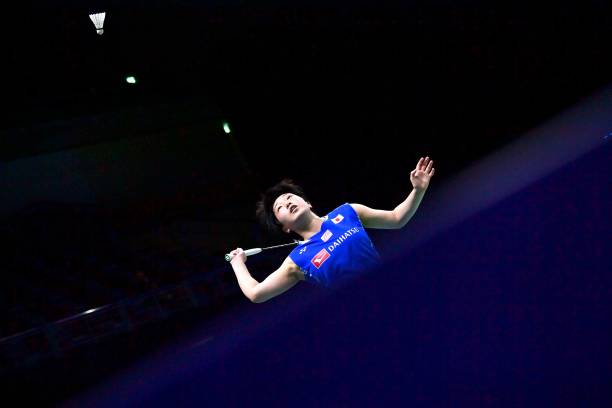 羽毛球正手高远球技术分解:站位、引拍与发力技巧