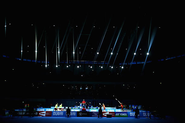 儿童羽毛球基本功:正手发球与接球教学视频