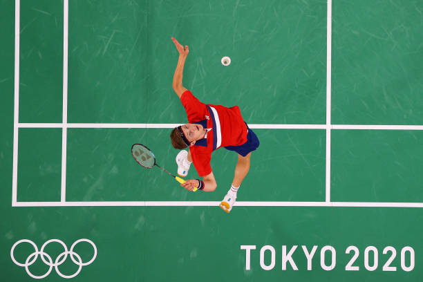 羽毛球进阶技巧图解:杀球、吊球与防守策略