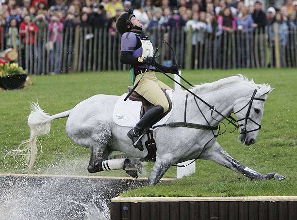 掌握高远球的四大要领:从准备到收拍的完整动作解析