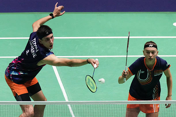 如何选择羽毛球拍?5大品牌性能解析