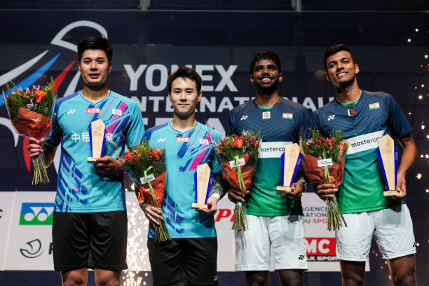 正手发球与反手发球对比:哪种更适合初学者?