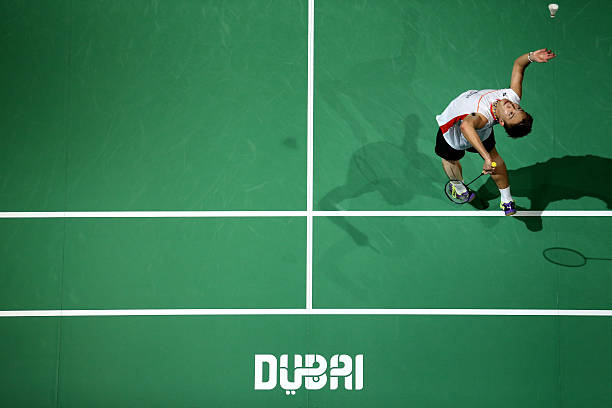 为什么羽毛球场地顶高度很重要?影响击球与比赛的因素