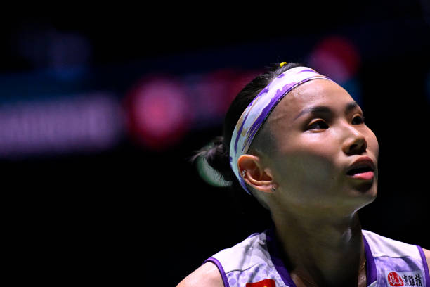 羽毛球发球基础教学:正手与反手发球详解