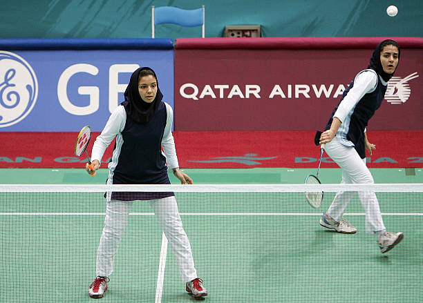 羽毛球拍4U、5U、3U对比:克数、手感与适用人群