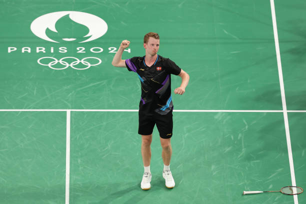 一百元羽毛球拍能用吗?性价比实测大揭秘!