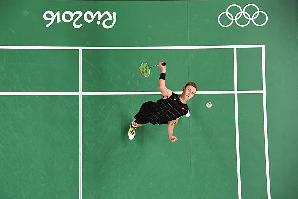 羽毛球杀球和高远球的击球点选择:实战经验分享