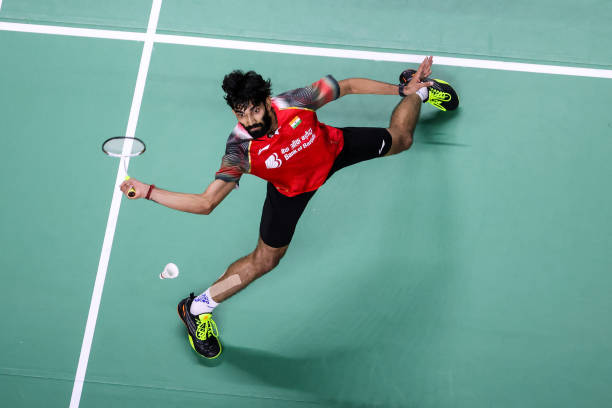 羽毛球拍穿线费用指南:从几十到几百,怎么选?