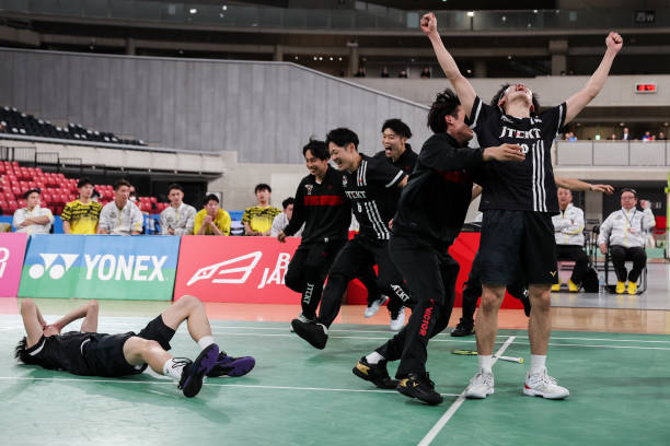 羽毛球初学者必学:发球基本动作分解