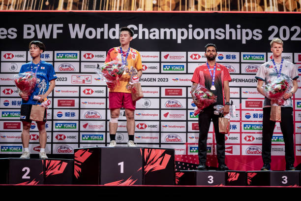 羽毛球基础规则详解:单打和双打的核心区别