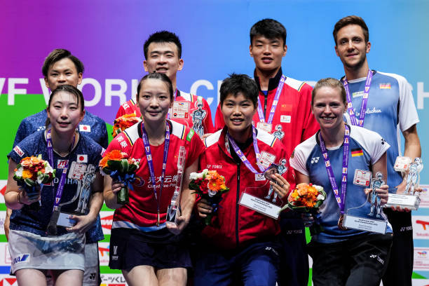 羽毛球场地平方米数解析:家庭与比赛场地的对比