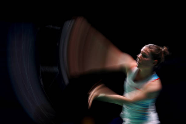 运动改善视力?医生提醒:打羽毛球不能替代近视治疗