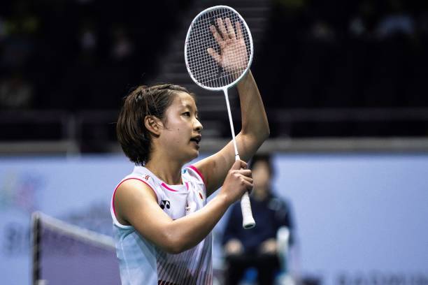 羽毛球发球常见错误纠正:如何避免犯规和失误