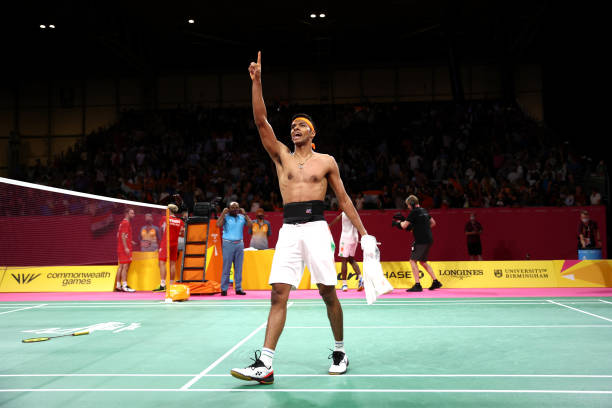 李宁单拍羽毛球拍的优势:碳纤维科技与精准控球