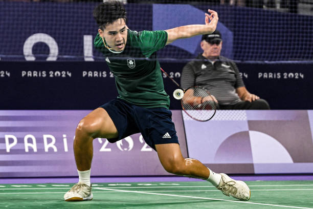 羽毛球杀球慢动作分解:从发力到击球完整教学