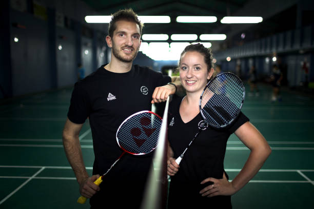 羽毛球得分后如何站位?单数分和双数分发球区对比