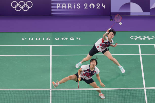 羽毛球双打发球违例解析:哪些动作容易踩雷?