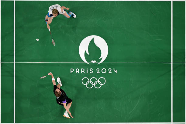 羽毛球场地画线规则:单打双打边界线如何区分?