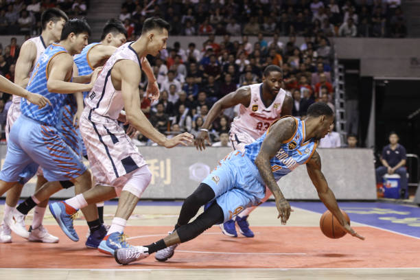 CBA赛事前瞻:广东宏远迎战江苏,外援表现成关键!