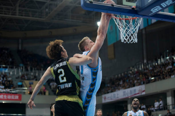 麦迪的35秒13分神迹:NBA史上最伟大时刻之一