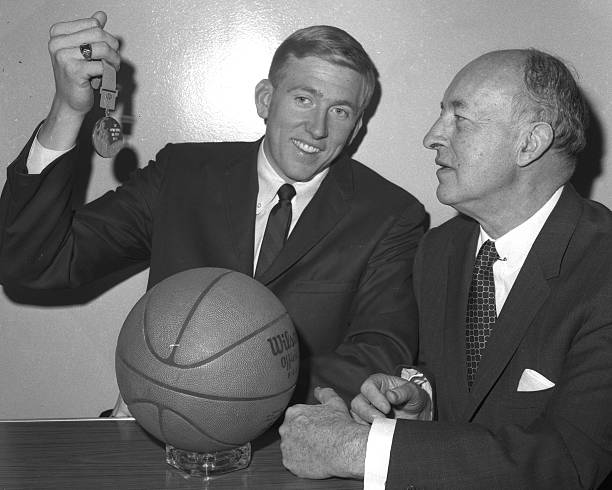 现役球员助攻排名:谁有望冲击历史前十?