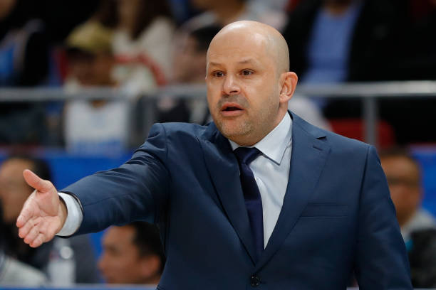 哈登霸气后撤步,三分线外无人可防!