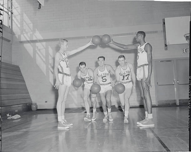 亲子DIY:和孩子一起涂色蜡笔小新打篮球石膏娃娃的乐趣