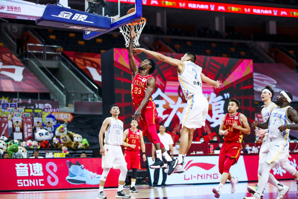 扣篮对决高清完整版在线观看:热血篮球对决一触即发!