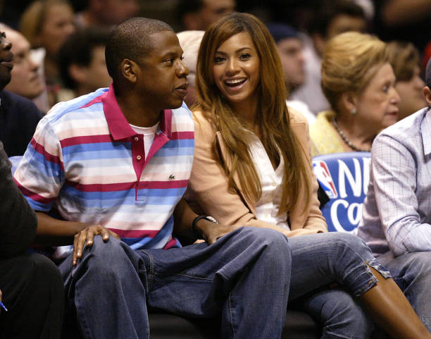 如何正确测量篮球场坡度?实用工具与方法