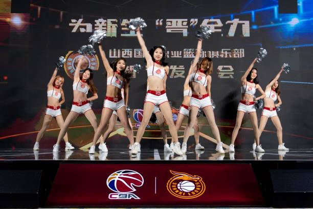 篮球过人速度类型探讨:瞬间爆发与持续加速的区别