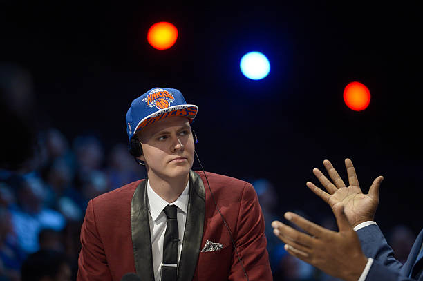 篮球场手绘示意图:详细标注各区域名称与规则