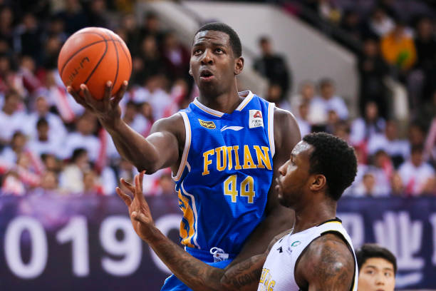 篮球防守战术详解:半场人盯人防守的五大关键要点