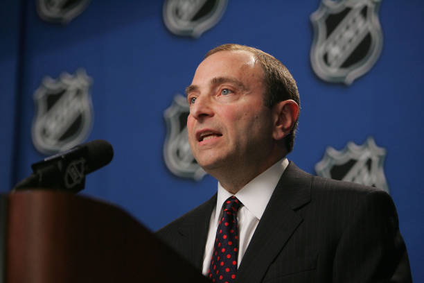 提升篮球控球能力:原地运球动作解析