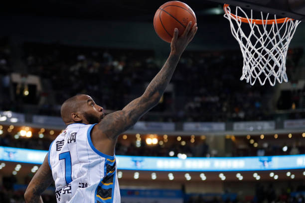 进攻路线被阻挡?了解篮球规则中的防守限制